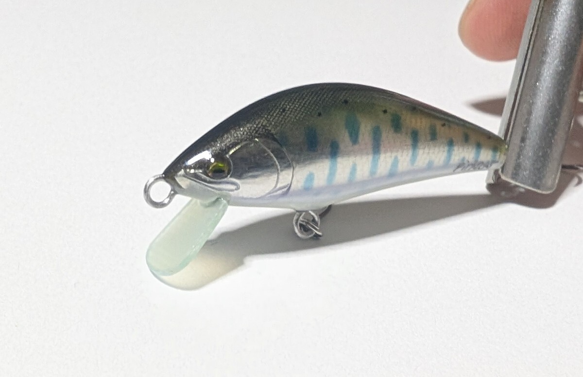 新品】ハンドメイドルアー バルサ stomp lures ミノー ニジマスカラー