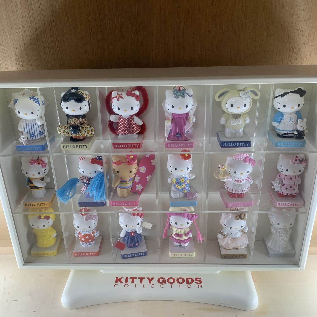 新品】☆ 送料無料 ☆ デビュー30周年記念 武豊騎手 × ハローキティ