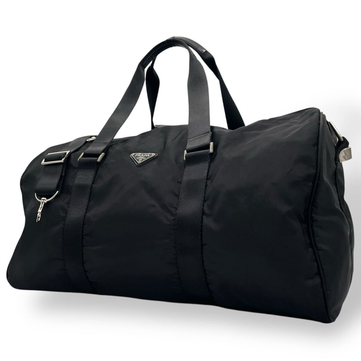 プラダ ボストンバッグ トライアングル 三角ロゴプレート 旅行鞄 ブラック Prada トライアングルロゴパッチ ボストンバッグ | ブラック | FARFETCH JP