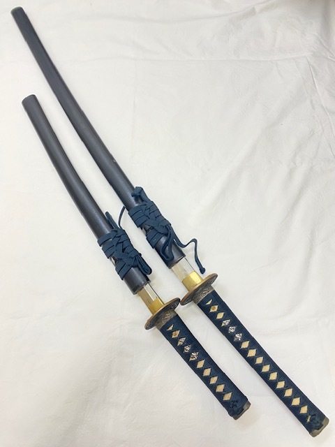 T043 模造刀2本/床の間飾り/武具/アンティーク/仮装/侍/コスプレ/日本