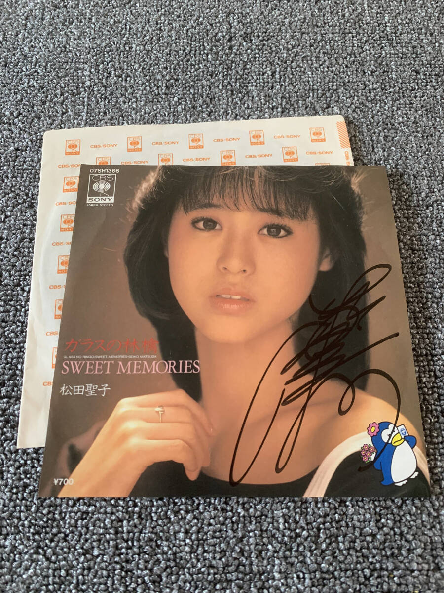 目立った傷や汚れなし】松田聖子 直筆サイン入り レコード 「ガラスの