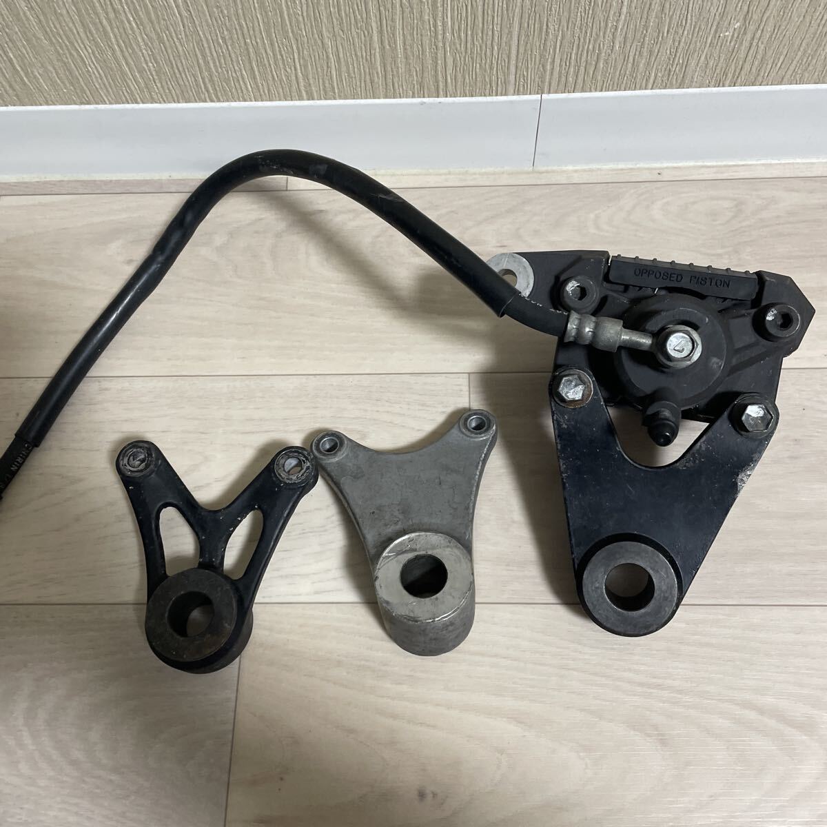 Gpz900r zz r1100流用17インチ前後シャフトリアキャリパーサポート GPZ900R流用 ZZR1100? ZZR1200? リアキャリパー キャリパーサポート