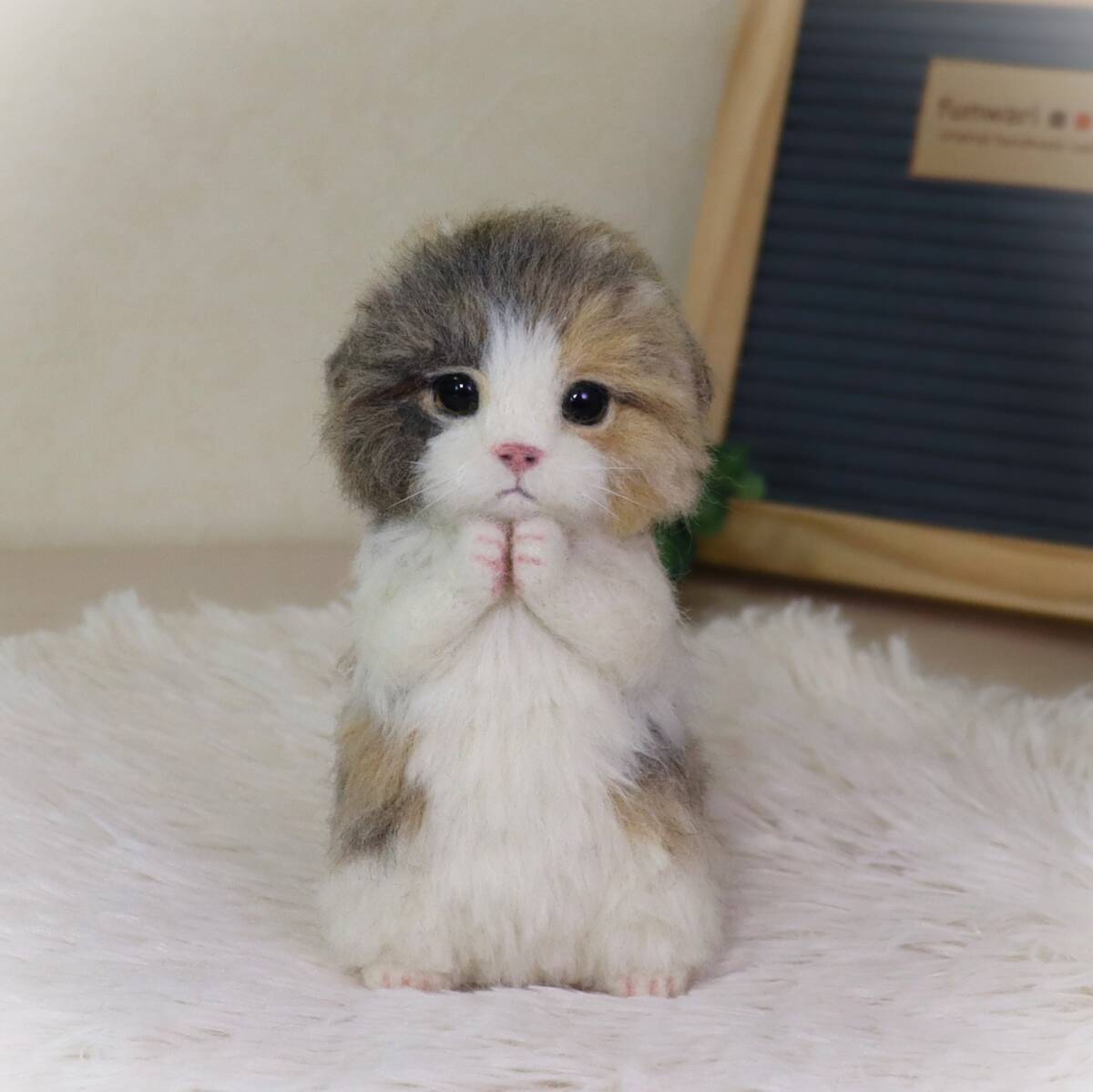 新品】funwari□□□ 羊毛フェルト 三毛猫 猫 香箱座り ハンドメイドの