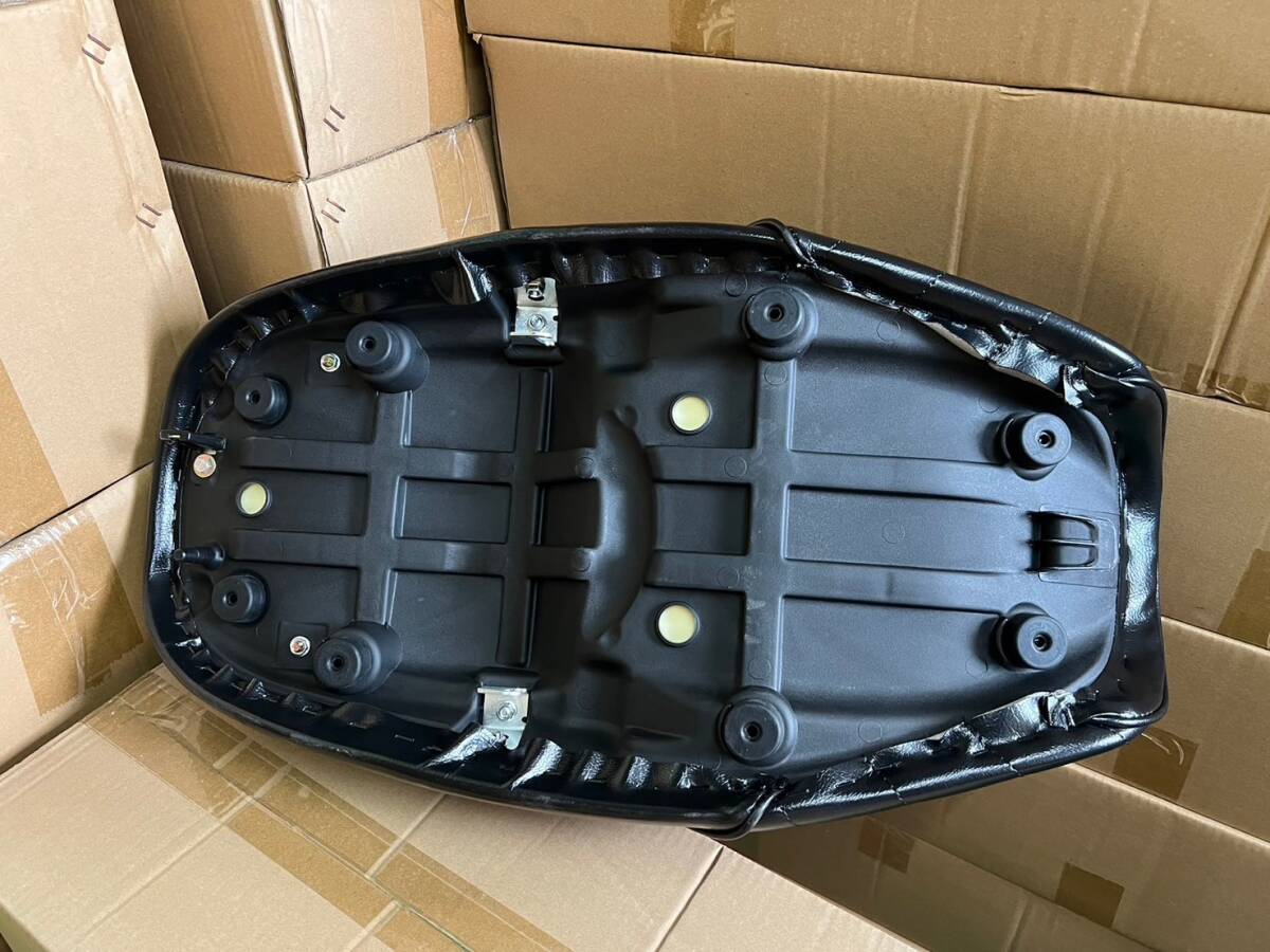 エイプ50 三段シート 45cm エナメル チンチラ スタッズ 美品 Ape50 