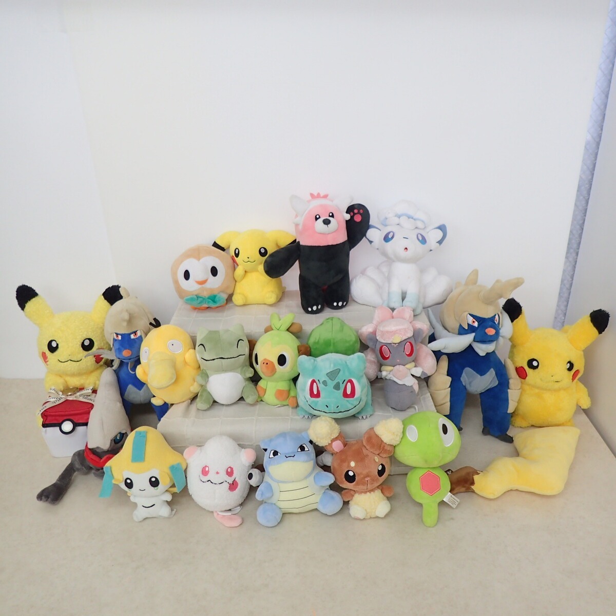 新品】ピカチュウ アローラロコン イワンコ ぬいぐるみ クリスマス