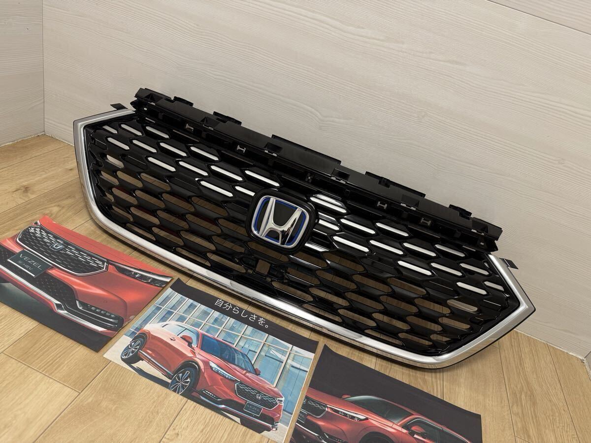 ヴェゼル VEZEL RU1/2/3/4 前期 フロントグリル 71120-T7B-000 純正