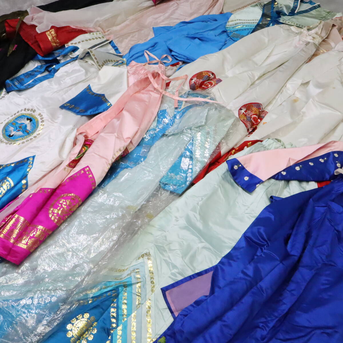 女子制服風チマチョゴリ シックな上下黒 原型韓服 冠婚葬祭 韓国の女性