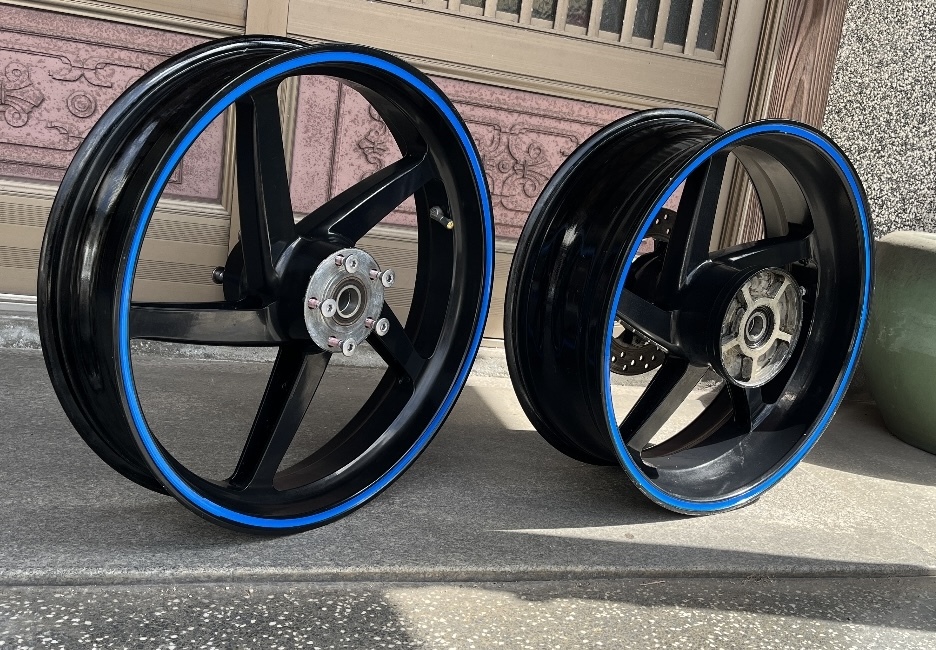 マルケジーニ製レーシングホイール3.50x17インチブラック3本スポーク