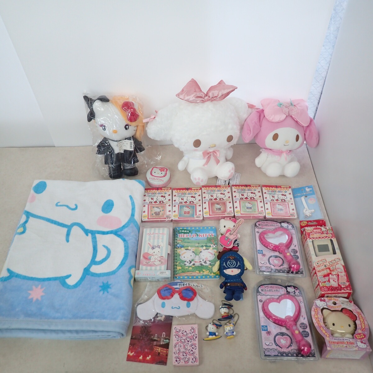 新品】サンリオ ☆マイメロディ&キティちゃん 幼稚園スタイル