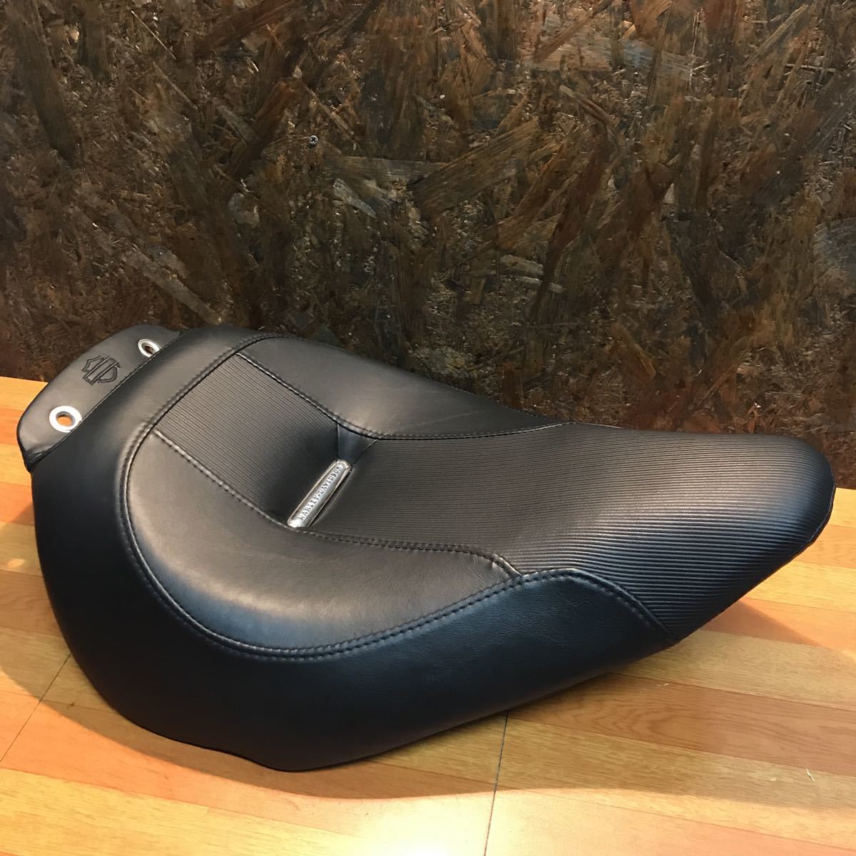 【GINGER掲載商品】 ブレイクアウト 純正ソロシート - 外国オートバイ用パーツ