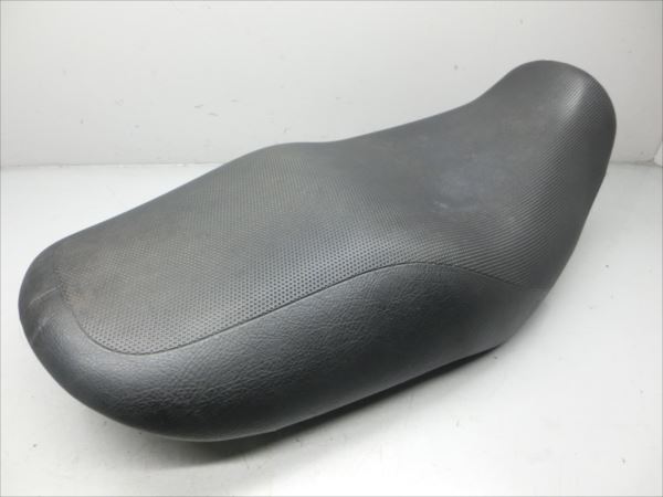 イナズマ400 GK7BAシート 張替え工賃込み) イナズマ400 (GK7BA) タックロール シート