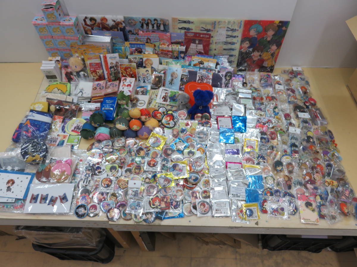 あんさんぶるスターズ グッズ まとめ 缶バッチ ストラップ ステッカー ぬいぐるみ 色紙 葵 ゆうた 影片 みか 蓮見 敬人 明星 スバル など の落札情報詳細 ヤフオク落札価格情報 オークフリー スマートフォン版