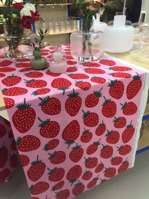 marimekko PIENI MANSIKKA マリメッコ マンシッカ 生地 期間限定marimekko マリメッコ⁄ Harppi Mansikka チュニック