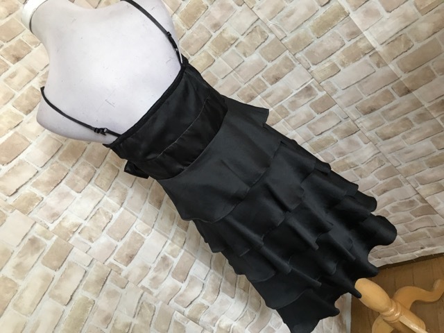 H063 Cecil Mcbee セシルマクビー ワンピース 黒 フリル の落札情報詳細 ヤフオク落札価格情報 オークフリー スマートフォン版