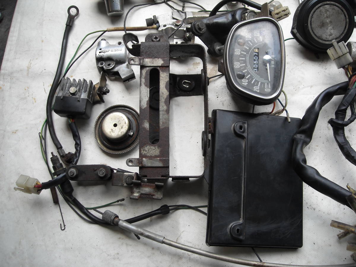 ホンダ Cd125k スピードメーター ウインカー キーシリンダー キー バッテリーケース エキパイホルダ ハーネス その他 旧車部品 の落札情報詳細 ヤフオク落札価格情報 オークフリー スマートフォン版