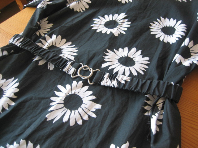 Gap ギャップ ひまわり ワンピース 黒 の落札情報詳細 ヤフオク落札価格情報 オークフリー スマートフォン版