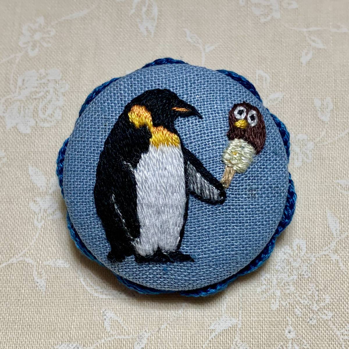 新品 ブローチ ハンドメイド コウテイペンギンとチョコバナナ ペンギン バナナ 夏 刺繍 刺しゅう 手刺繍 新品 の落札情報詳細 ヤフオク落札価格情報 オークフリー スマートフォン版