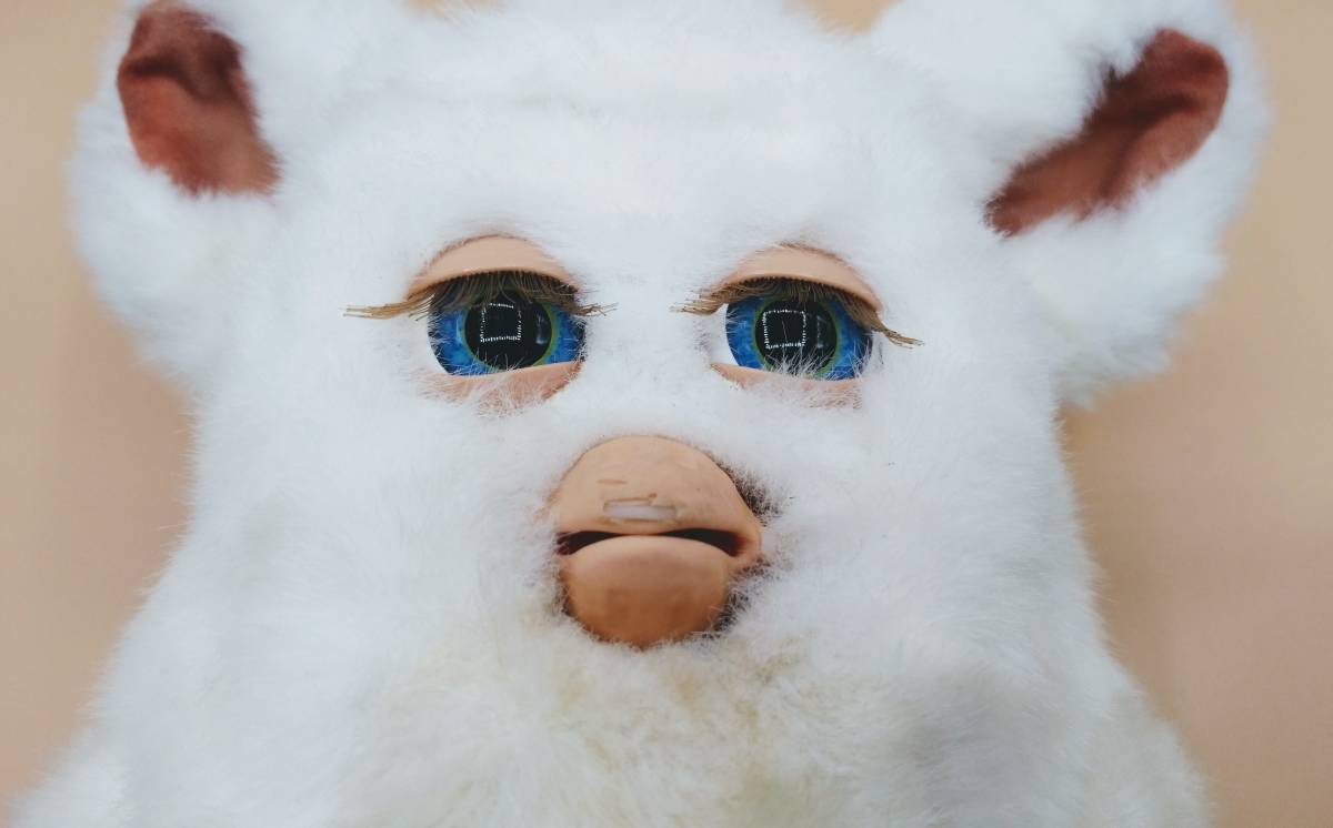 ハ*郎様 ☆未開封品☆ ファービー2 白 ベージュ 英語版 ブルーアイ 青