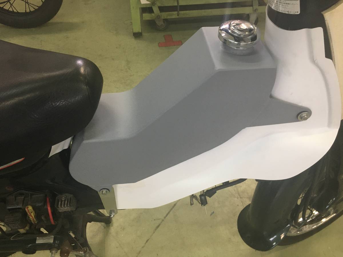 新品 アルミ製スーパーカブ用サブタンク キャブ車 レッグシールド付き用 約6リットル リトルカブにも適応 の落札情報詳細 ヤフオク落札価格情報 オークフリー スマートフォン版