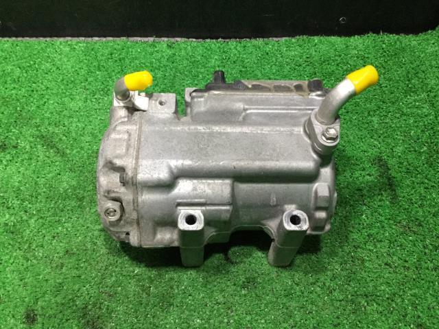 アクア NHP10 エアコンコンプレッサー ACコンプレッサー DENSO 042200-1350 純正 アクア DAA-NHP10 Ａ／Ｃ コンプレッサー エアコン 1G3 ES14C 042200