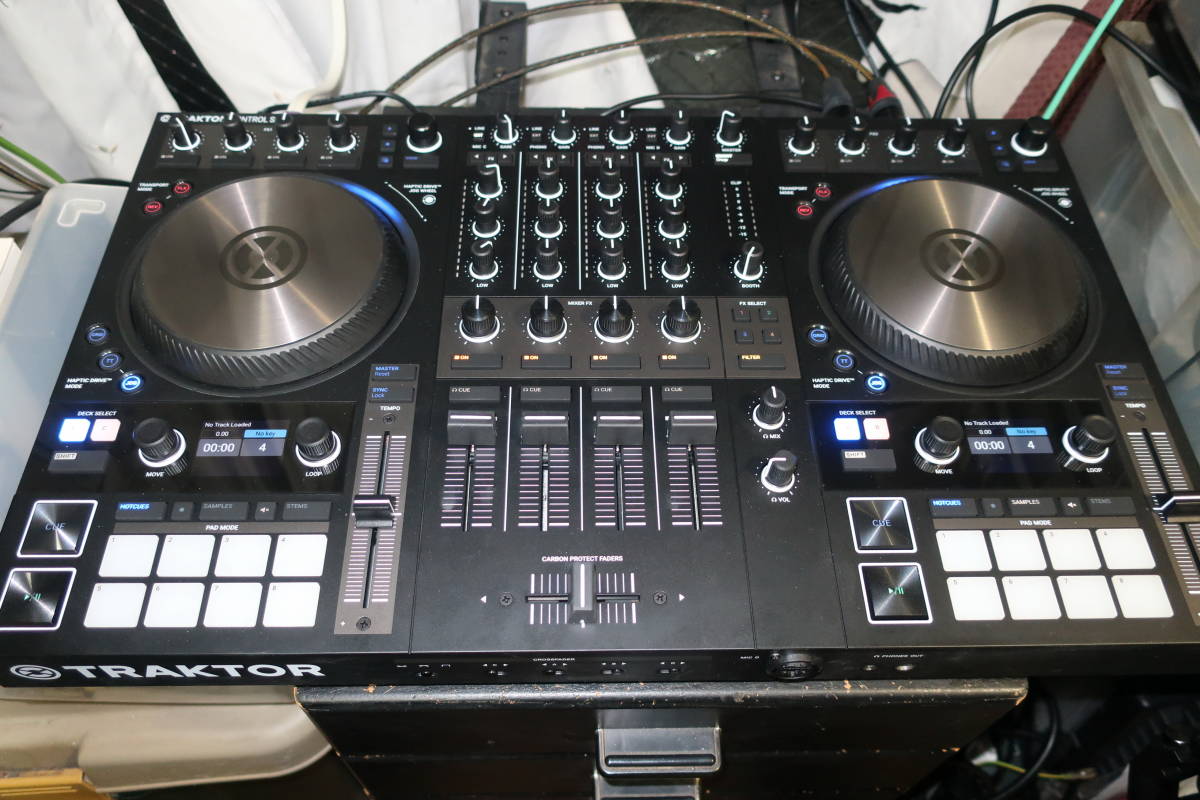 TRAKTOR KONTROL S4 MK3 デッキセーバー付き