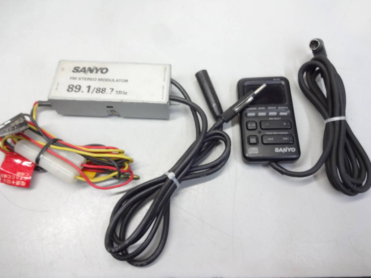 SANYO - 【未使用】CDチェンジャーCDF-C1FR☆SANYO【FMトランスミッター】 未使用】CDチェンジャーCDF-C1FR☆SANYO【FMトランスミッター】