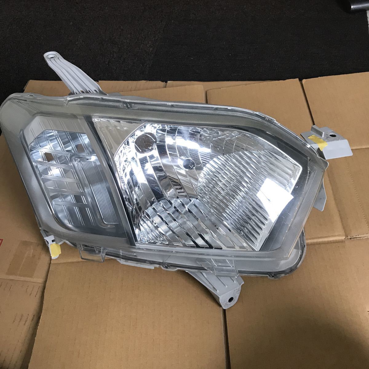 プロボックス サクシード NCP160 右ヘッドライト KOITO 52-279