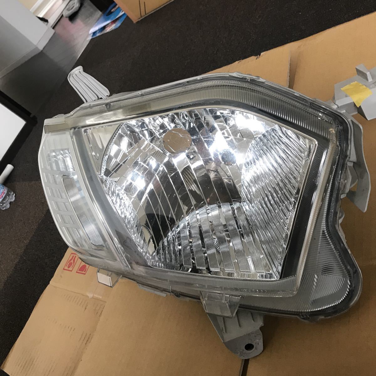 プロボックス サクシード NCP160 右ヘッドライト KOITO 52-279