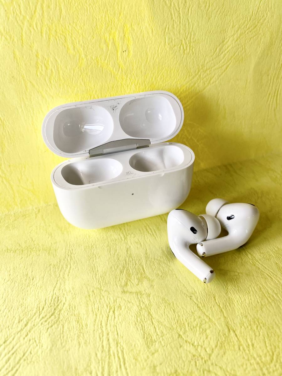 Apple ★ AirPods Pro with Wireless Charging Case ★ エアポッズ プロ ★ イヤホン A2083
