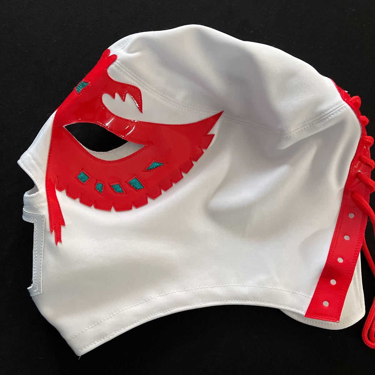 ザ・バンピート 黒ジャージ プロレスマスク 口開き デイ