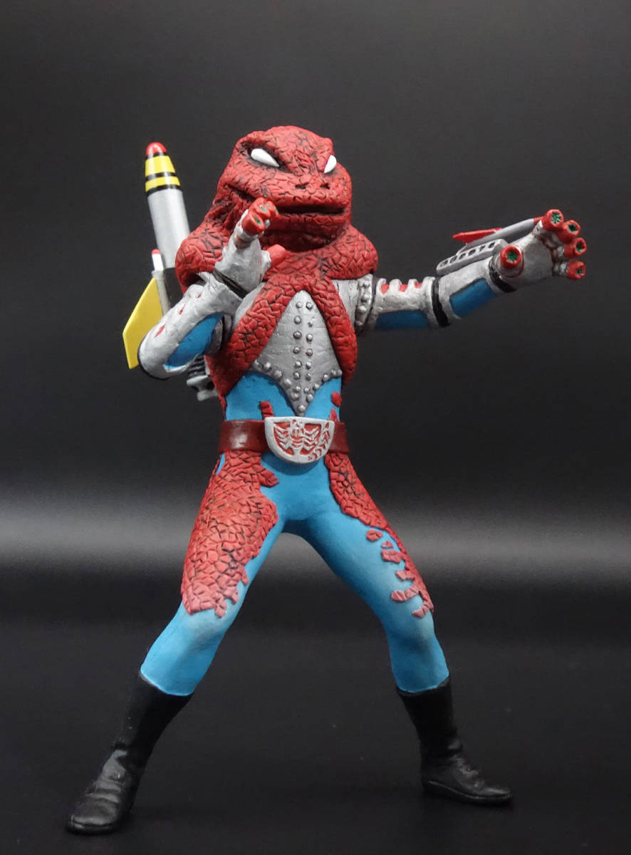 新品】HG 仮面ライダーV3 ミサイルヤモリ 改造 リペイント 完成品の