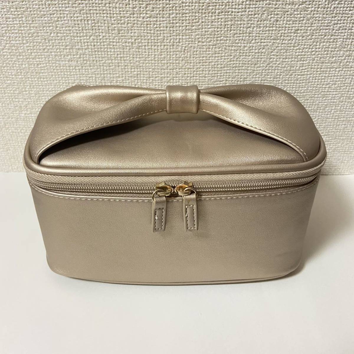 新品 新品 Francfranc リボン バニティポーチ コスメポーチ 化粧ポーチ ゴールド ポーチ バニティケース フランフラン の落札情報詳細 ヤフオク落札価格情報 オークフリー スマートフォン版
