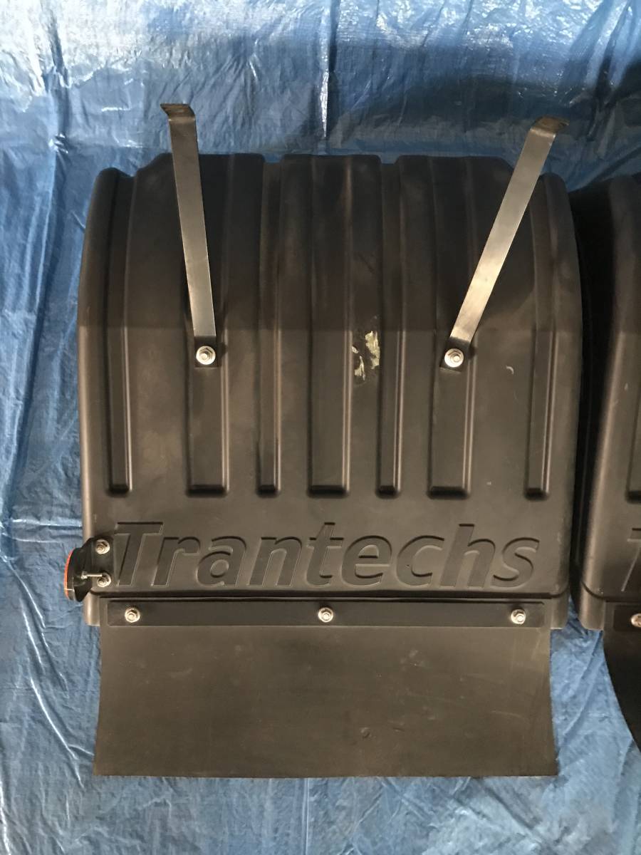 915 トランテックス タイヤフェンダー 片側 トラック　タイヤハウス Trantechs フェンダー　カバー　マッドガード 泥除け リアフェンダー トラック タイヤフェンダー 片側 トランテックス Trantechs 泥除け １