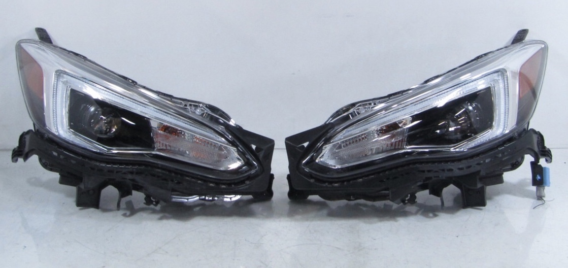 美品 スバルXV XV クロストレック 北米 US LED ヘッドライト 左右 の