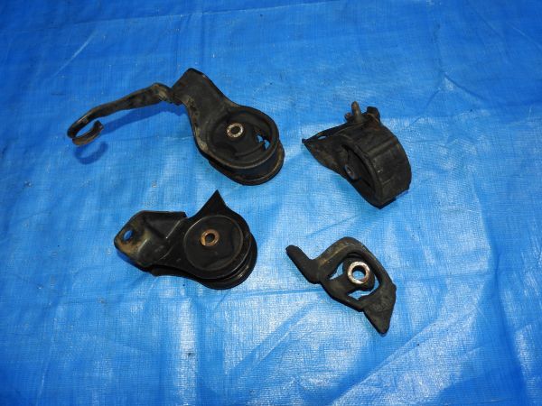 新品 エンジン ミッションマウント 1台分 スズキ ジムニー JA11