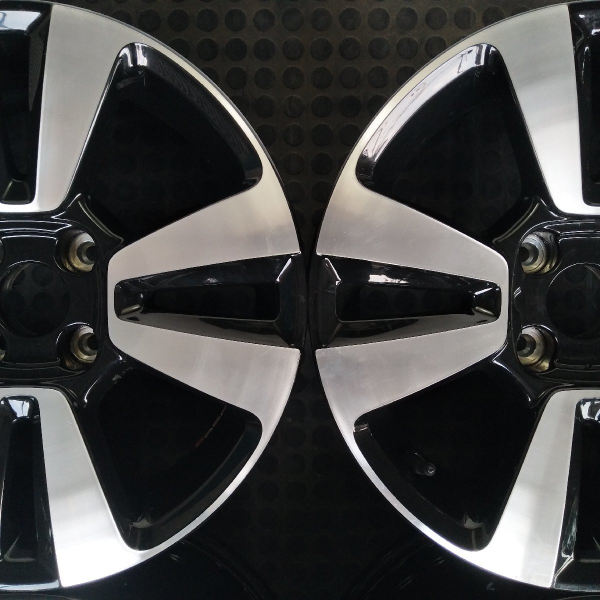 【やや傷や汚れあり】管理番号：W7-286【4本価額】【16×6.5J 4x108 ET+20 ハブ65】CITROEN シトロエン C3純正 ...