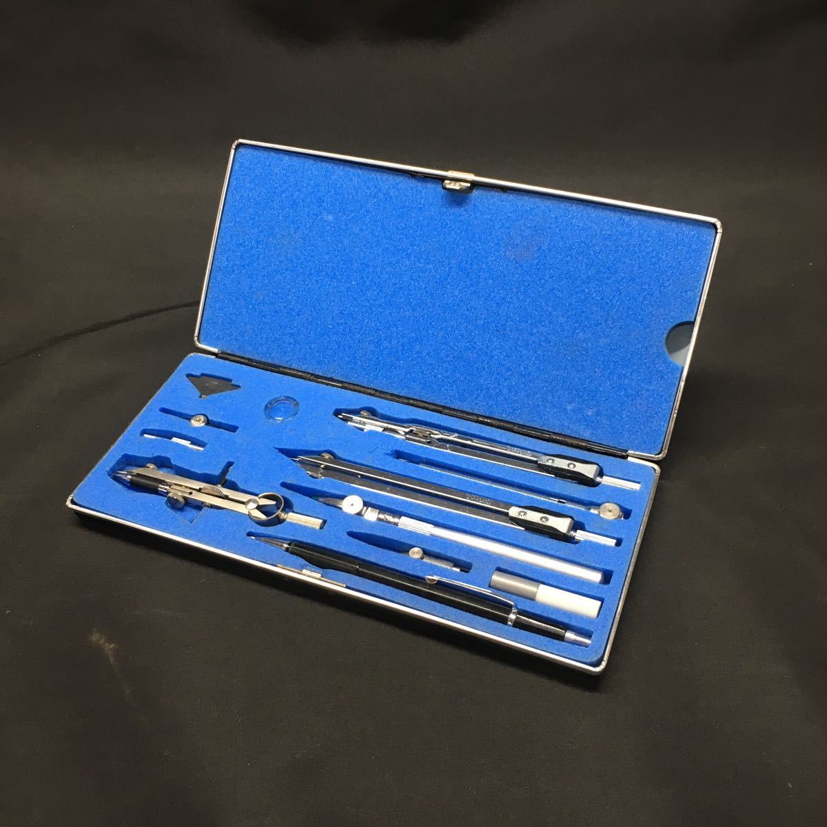 オカモト 製図セットOKAMOTO DRAWING INSTRUMENTS コンパス 製図道具 シャーペン 文具分度器 字消板 1個 中古