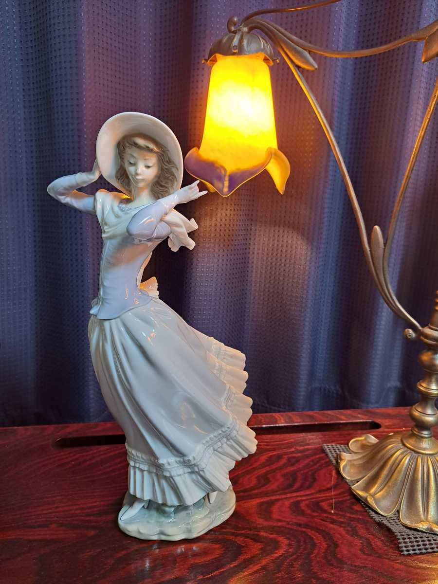 LLADRO リヤドロ春のそよ風
