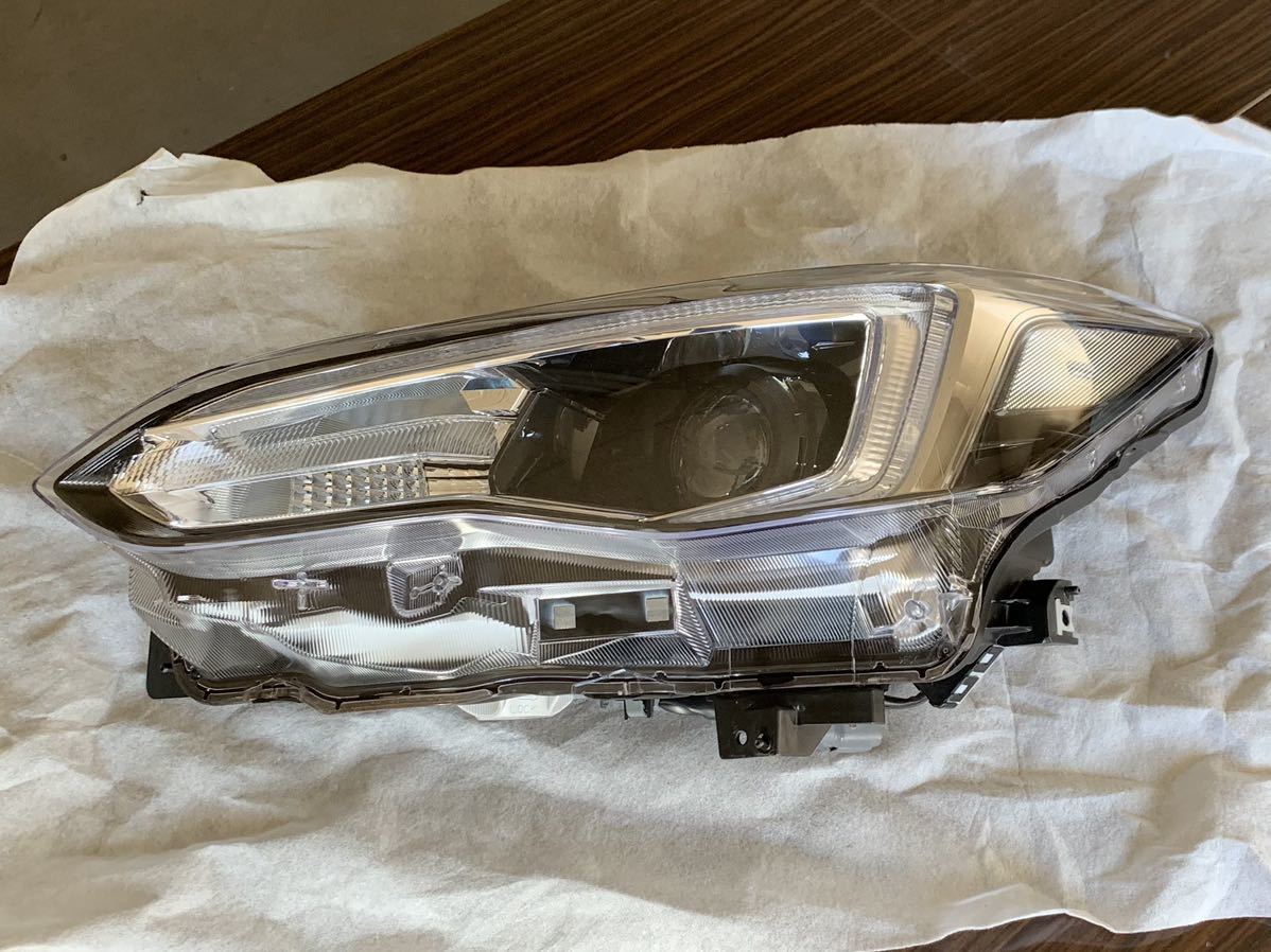 中古】【レンズ美品】GH系 インプレッサ 純正 HID 右 ヘッド ライト ...