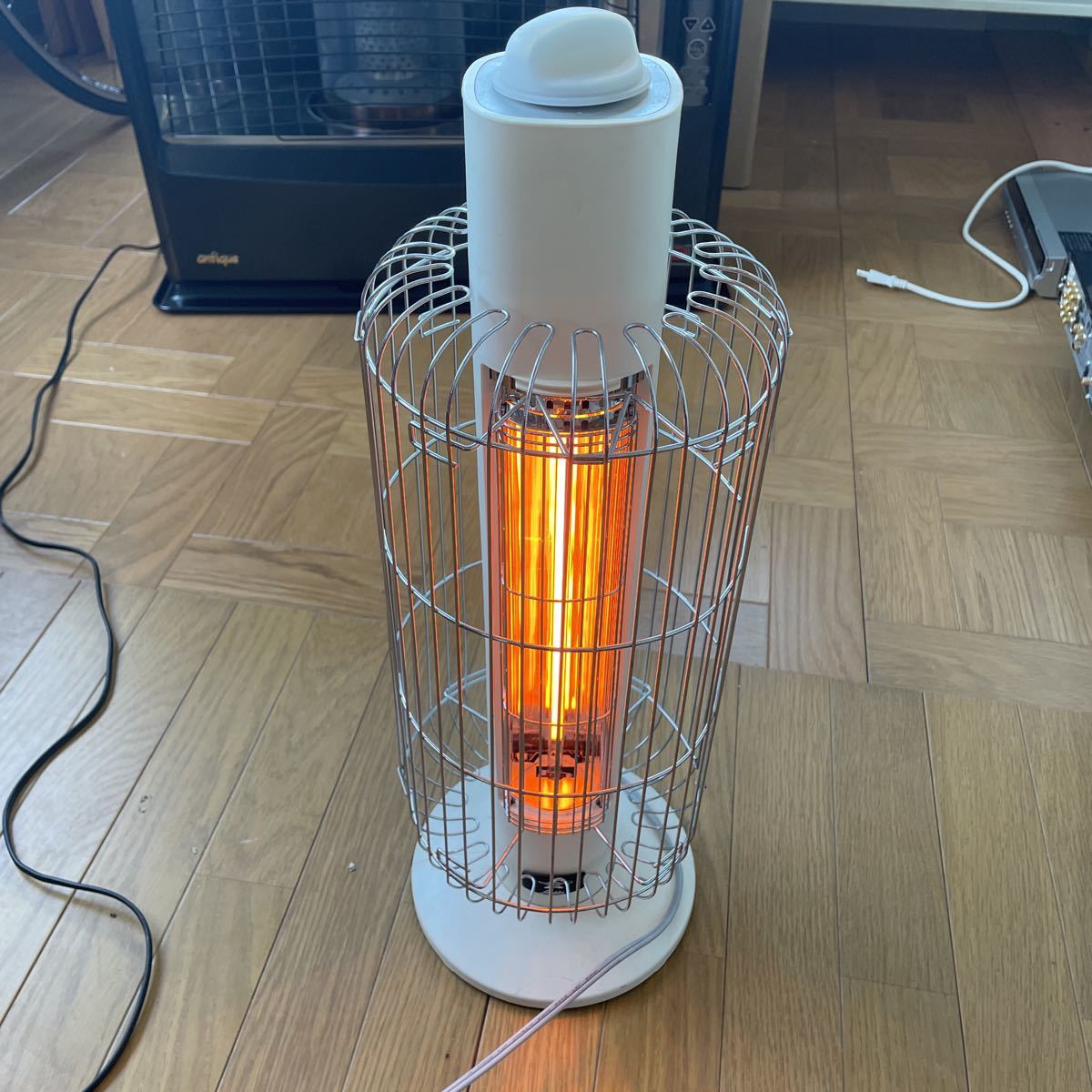 新品未使用Aladdin 電気ヒーター CAH-G42GA(W) やや傷や汚れあり