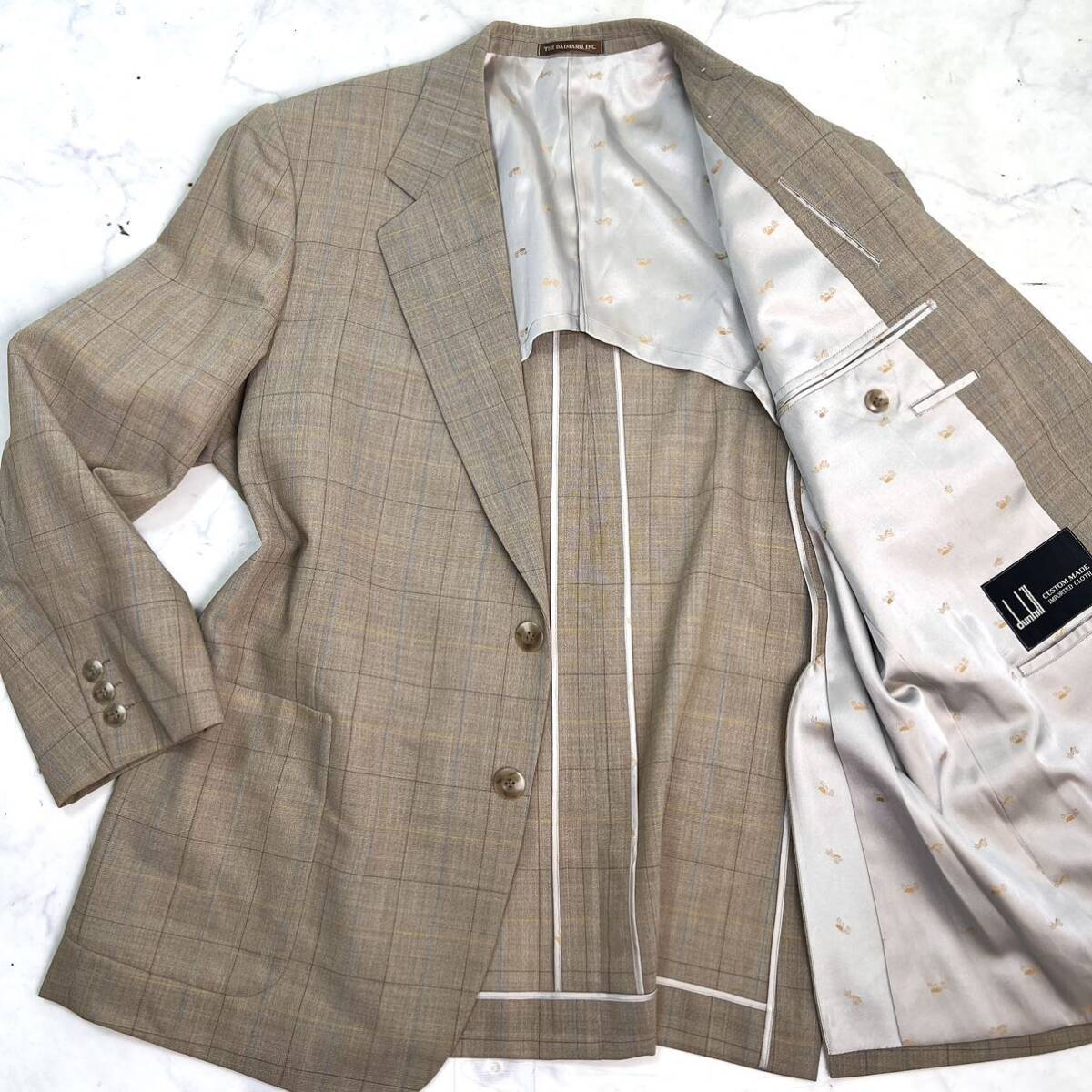 dunhillのスイス製スーツ 勇ましく