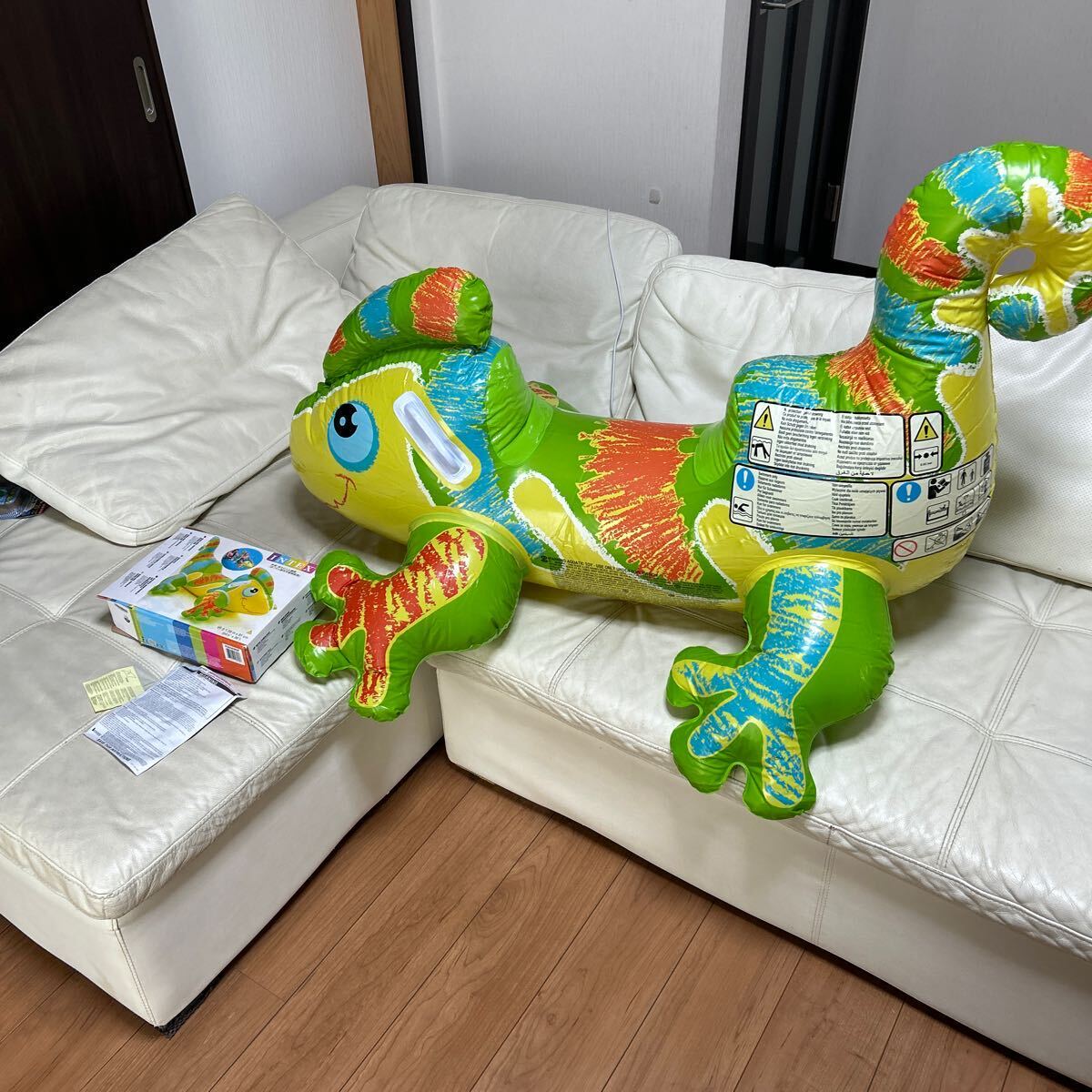 未使用に近い】INTEX カメレオン ライドオン 浮き輪 フロート 空ビ