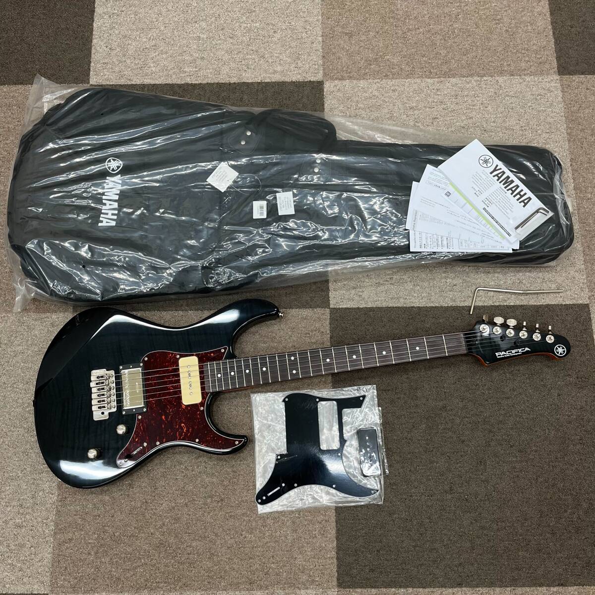 YAMAHA ヤマハ PACIFICA 垂れ下がる PAC611VFM ケース付