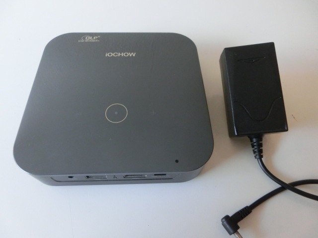 プロジェクター 小型 iOCHOW iO4 (プロジェクターをWi-Fi接続 プロジェクター 小型 iOCHOW iO4 (プロジェクターをWi-Fi接続