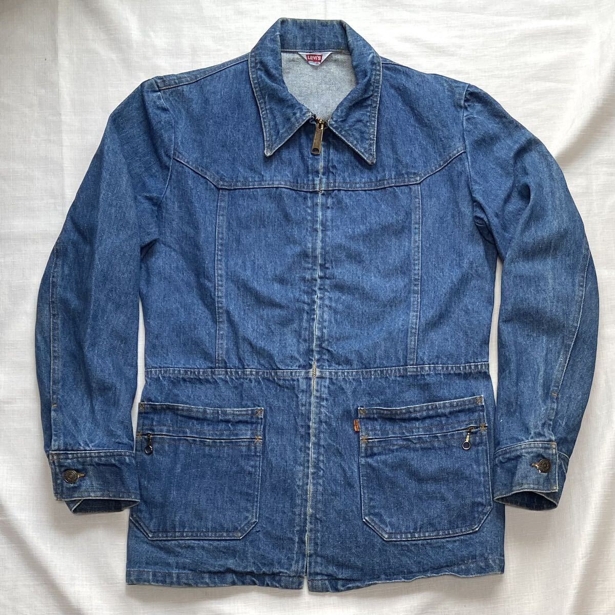 デニムブルー　 コーラルオレンジ　幾何学文様　フラワー　トルコヴィンテージラグ Vintage rug shop (@rugooll) • Instagram photos and videos