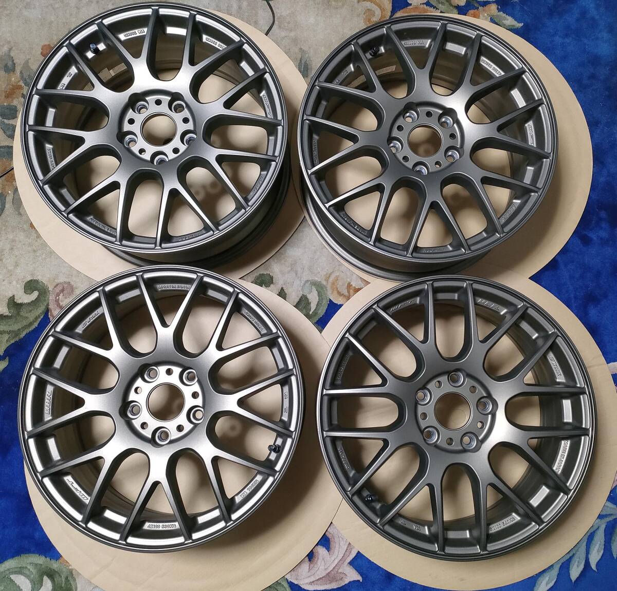 ワークエモーション極 18x7.5J+53 PCD114.3 白