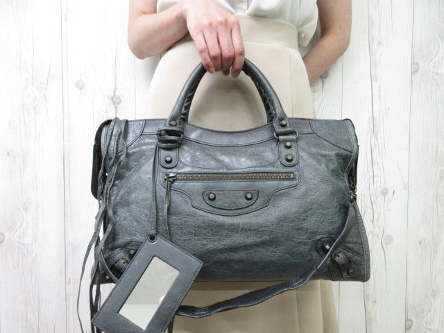 美品】バレンシアガ レザーバック 目立った傷や汚れなし】極美品 美品】バレンシアガ レザーバック 目立った傷や汚れなし】極美品