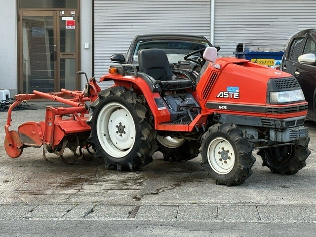 【送料込】クボタ トラクター ペダルカー 足こぎ KUBOTA ドイツ製 レア 送料込】クボタ トラクター ペダルカー 足こぎ KUBOTA ドイツ製 レア
