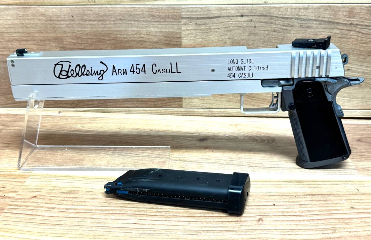 希少品》 完成品 大日本技研 ヘルシング 対化物戦闘用 13mm拳銃