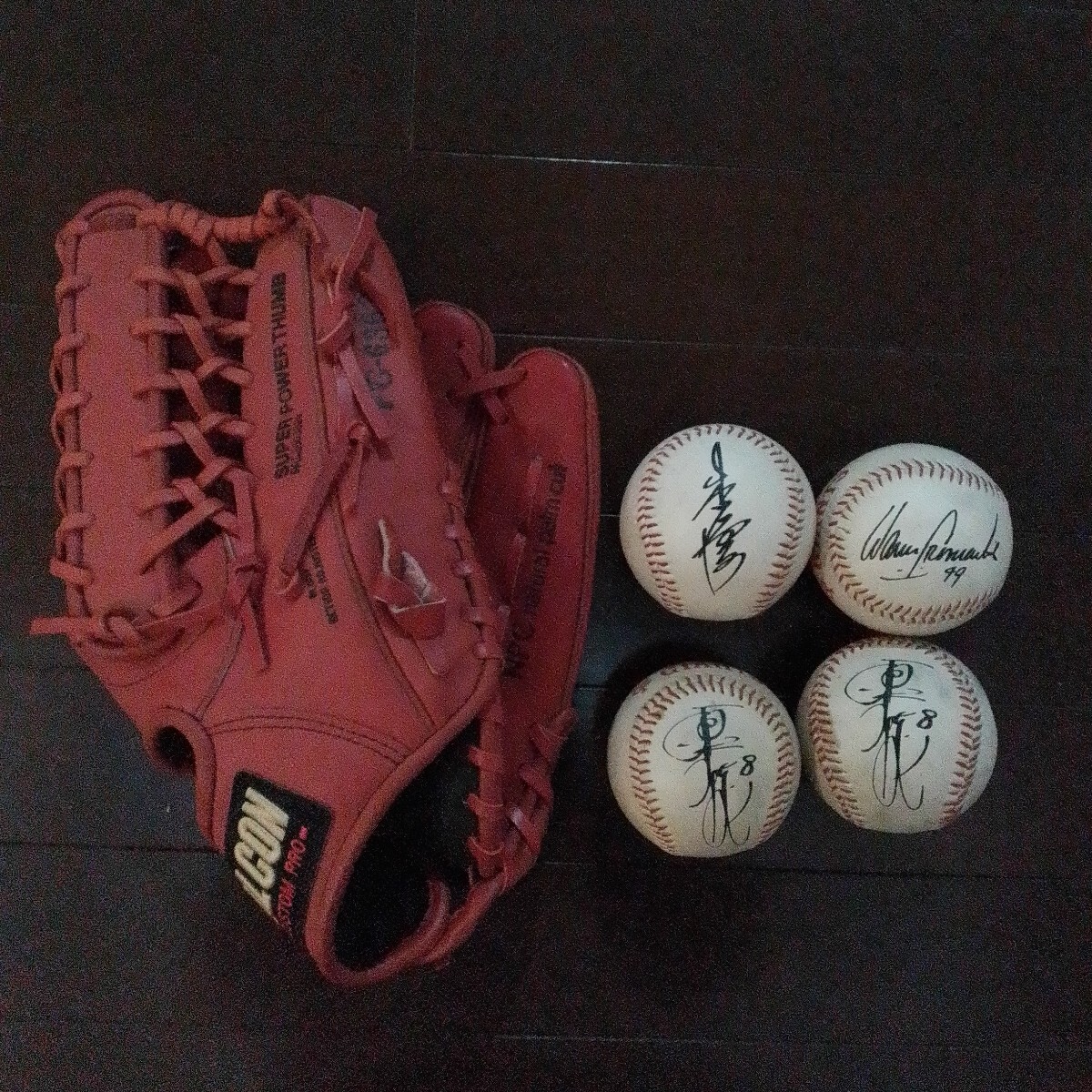 やや傷や汚れあり】MLB公式 レプリカサインボール ヤンキース レッド